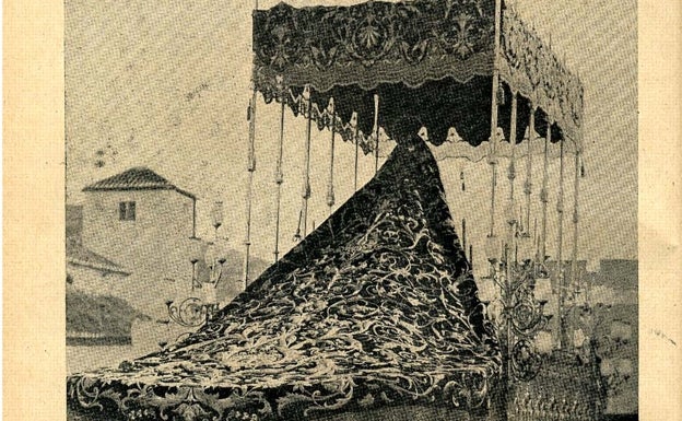 Nuevo manto para la Virgen de la Soledad. Revista «La Saeta», 1930. 