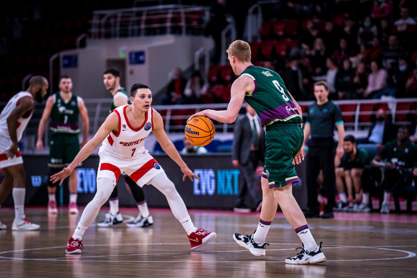 Derrota del Unicaja en su visita al Prometey, en la Champions League. 