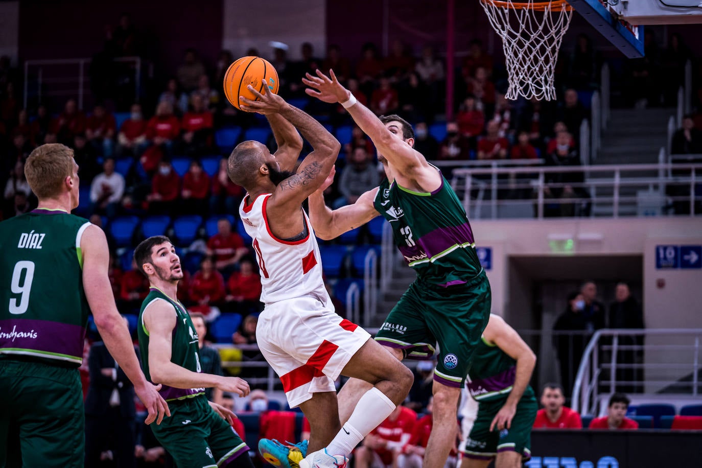 Derrota del Unicaja en su visita al Prometey, en la Champions League. 