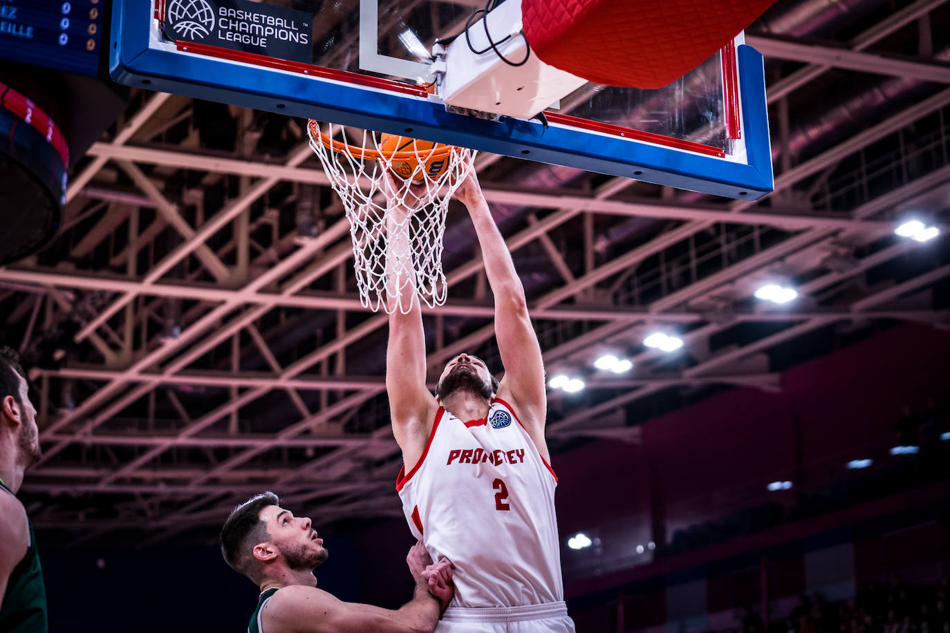 Derrota del Unicaja en su visita al Prometey, en la Champions League. 