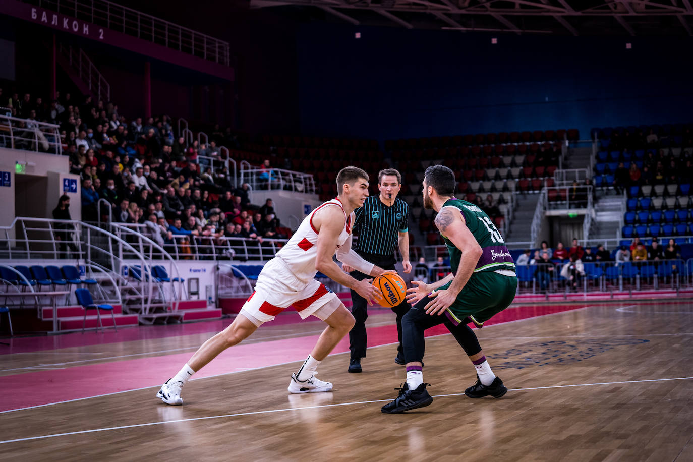 Derrota del Unicaja en su visita al Prometey, en la Champions League. 