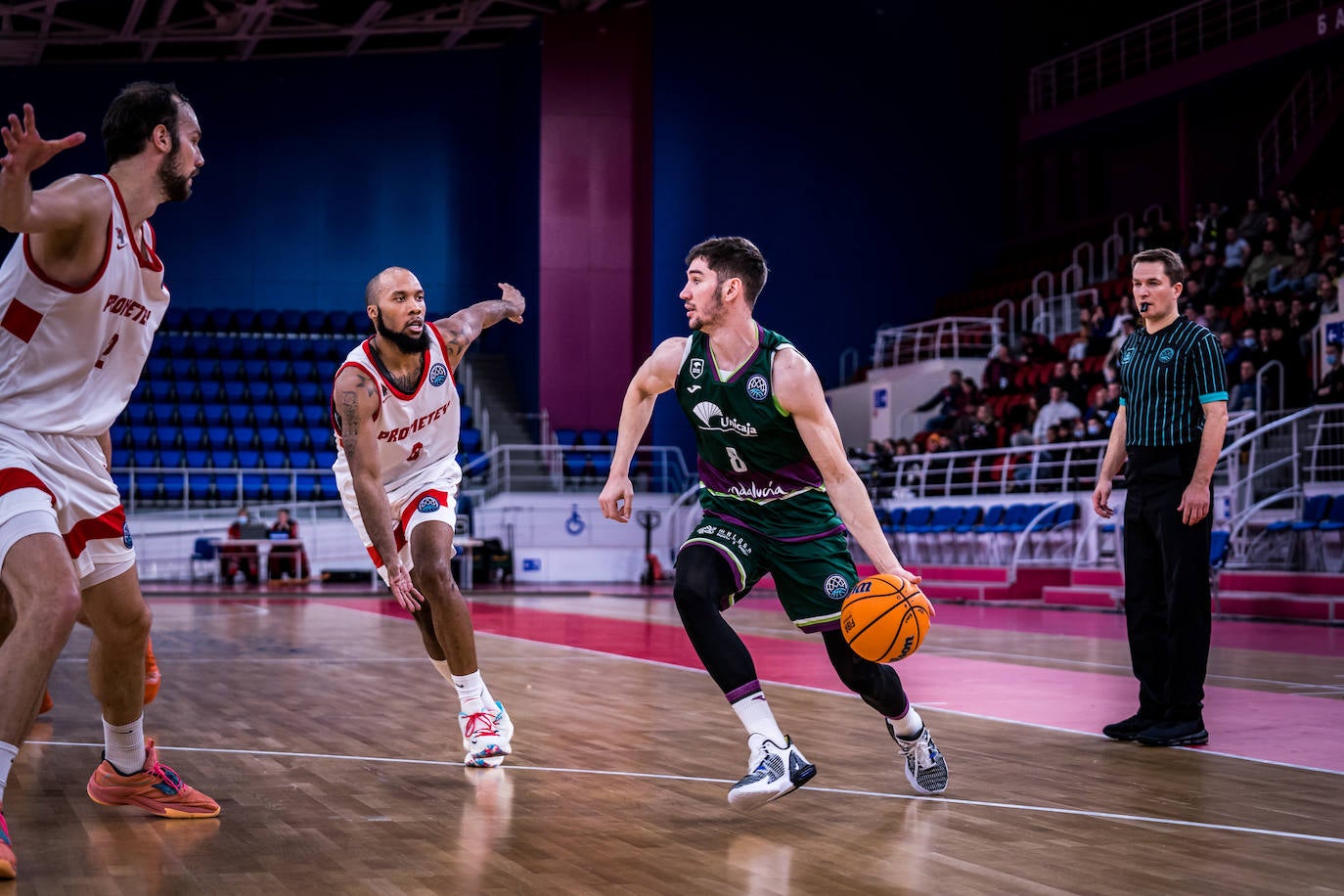 Derrota del Unicaja en su visita al Prometey, en la Champions League. 