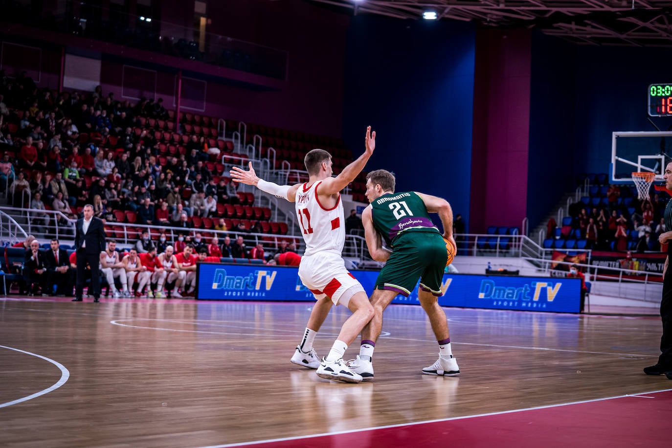 Derrota del Unicaja en su visita al Prometey, en la Champions League. 