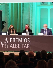 Imagen secundaria 2 - Los tres premiados Jean-Philippe Dop, Guadalupe Miró y Ana Corredera. Carlos Bautista, Fernando Fernández Tapia, Eugenio Molto, Javier Pareja, Manuel Galera, José María de Torres o Miguel Briones, durante el evento. En la última, parte de la mesa de los galardones, con Gemma del Corral, Ana Corredera y Fidel Astudillo. 