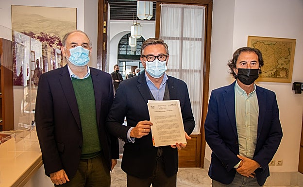 Los parlamentarios de Vox Valpuesta, Gavira y Morillo registran la enmienda.