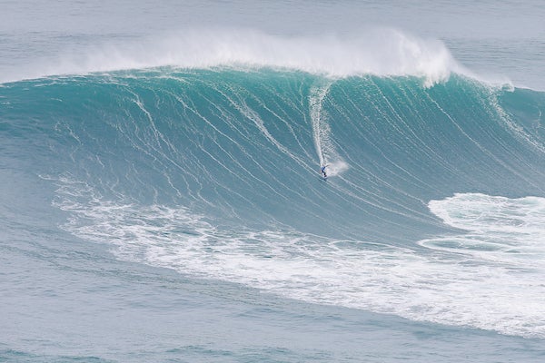 Fotos: Lucas Chianca and Maya Gabeira, triunfadores en las olas gigantes de Nazaré