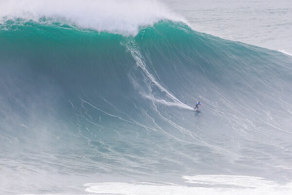 Fotos: Lucas Chianca and Maya Gabeira, triunfadores en las olas gigantes de Nazaré