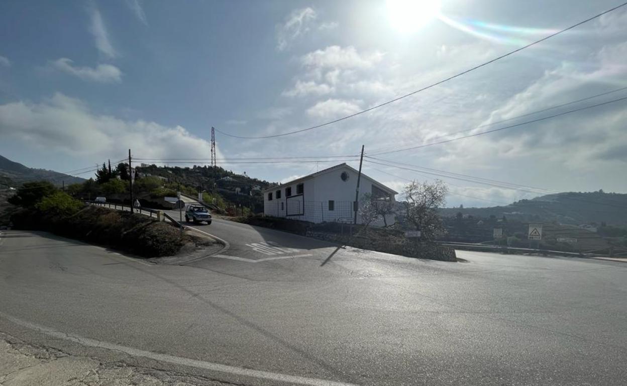 Imagen de un tramo de la carretera en la que se va actuar entre Cómpeta y Canillas de Albaida. 