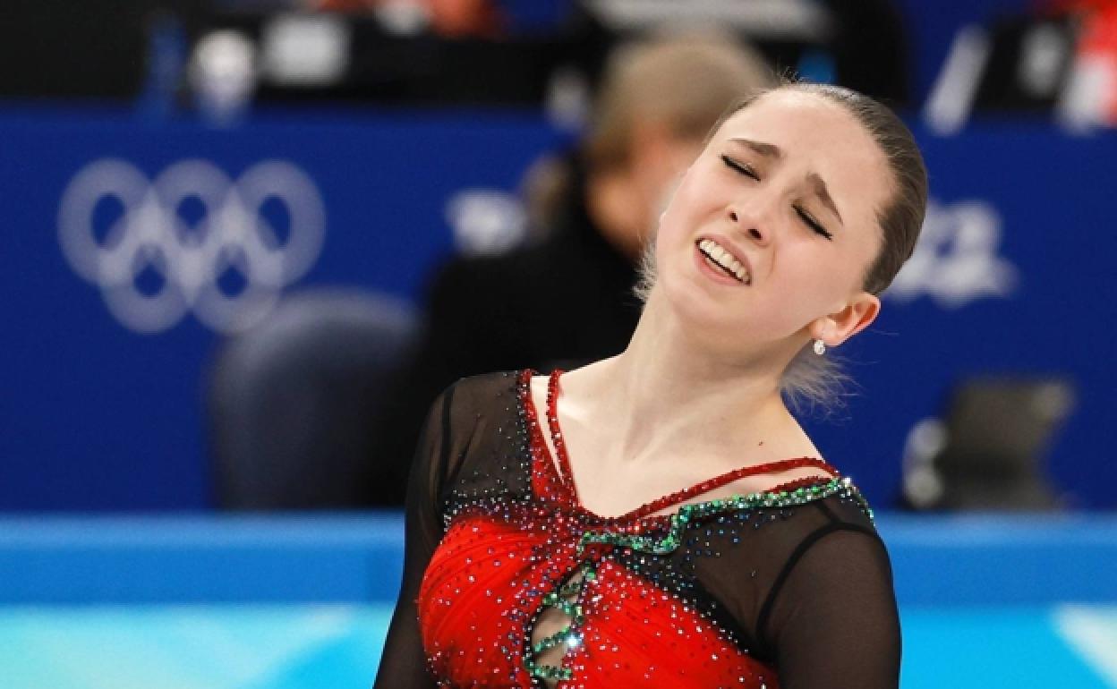 Kamila Valieva, durante la final por equipos. 