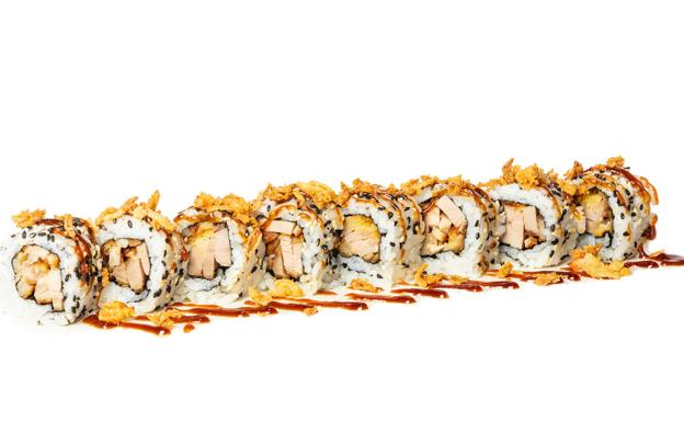 Imagen principal - Fusión y diversión: uromaki de Toki Sushi. La mezcla de elementos orientales y occidentales es la que domina la oferta local.Producto: Producto, pureza en las elaboraciones y espectaculares vistas a la Alcazaba son algunos atractivos de Ta-Kumi Málaga. Ténica: Caja de pescado para una sesión privada de sushi de Kosei Takakura. Sus cortes y maduraciones muestran su maestría. 
