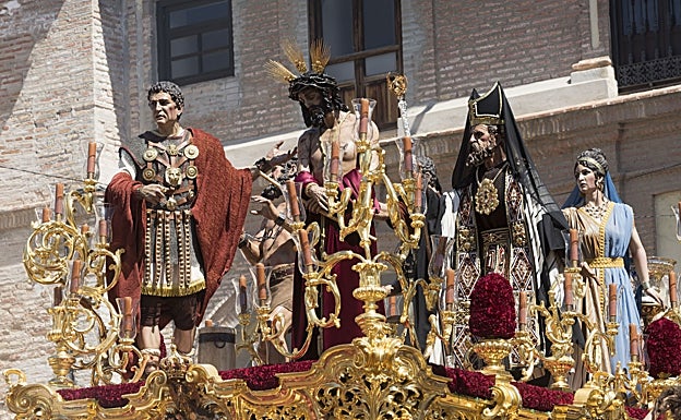 El Cristo de la Humildad (Ecce-Homo) en su trono procesional. 