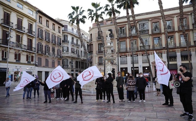 Algunos de los estudiantes concentrados en la Plaza de la Constitución. 