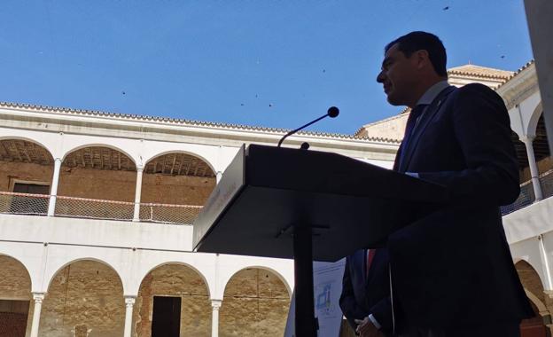 Juanma Moreno, durante su intervención en el Convento de la Trinidad. 