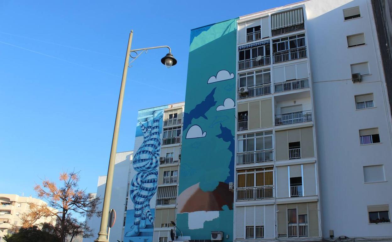 Estepona suma un nuevo mural con 'El pescador moderno' del malagueño Juan Pineda. 