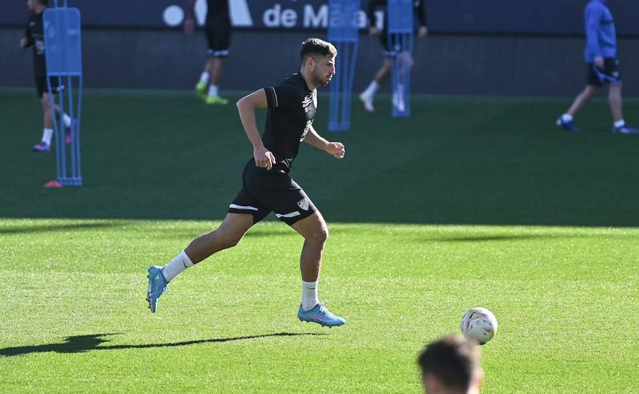 Chavarría, en un entrenamiento de esta semana, vuelve a una convocatoria después de un mes y medio lesionado.