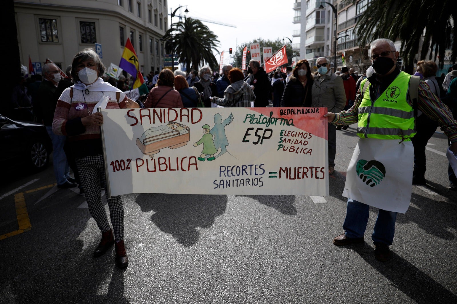 Una marcha recorre las calles del Centro con presencia de los sindicatos, colectivos y partidos políticos para denunciar la gestión sanitaria de la Junta 