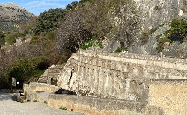 Estado actual de la fuente de los Cien Caños en Villanueva del Trabuco, sin apenas agua.