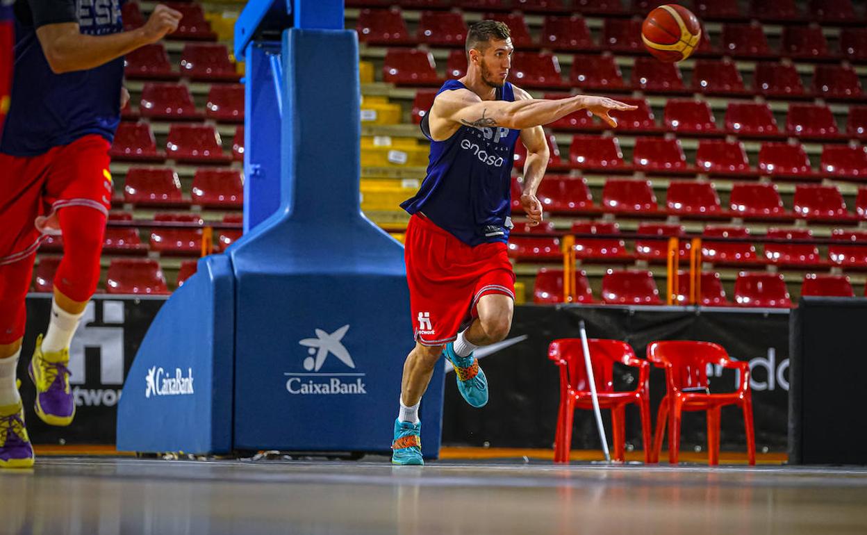 Rubén Guerrero, en uno de sus entrenamientos con la selección antes de caer lesionado. 