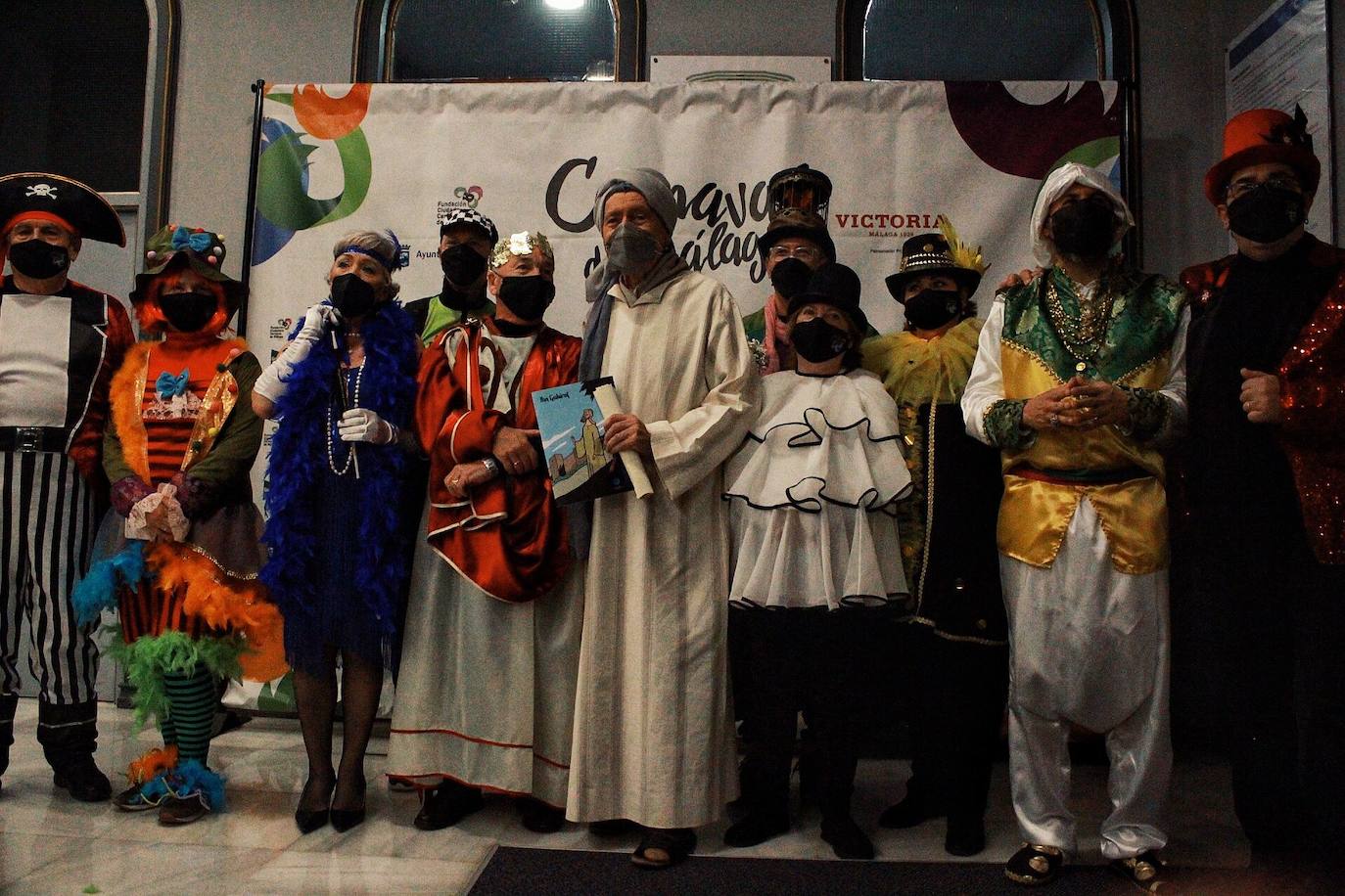 Ambiente de gran noche en la final del Carnaval en el Teatro Cervantes 