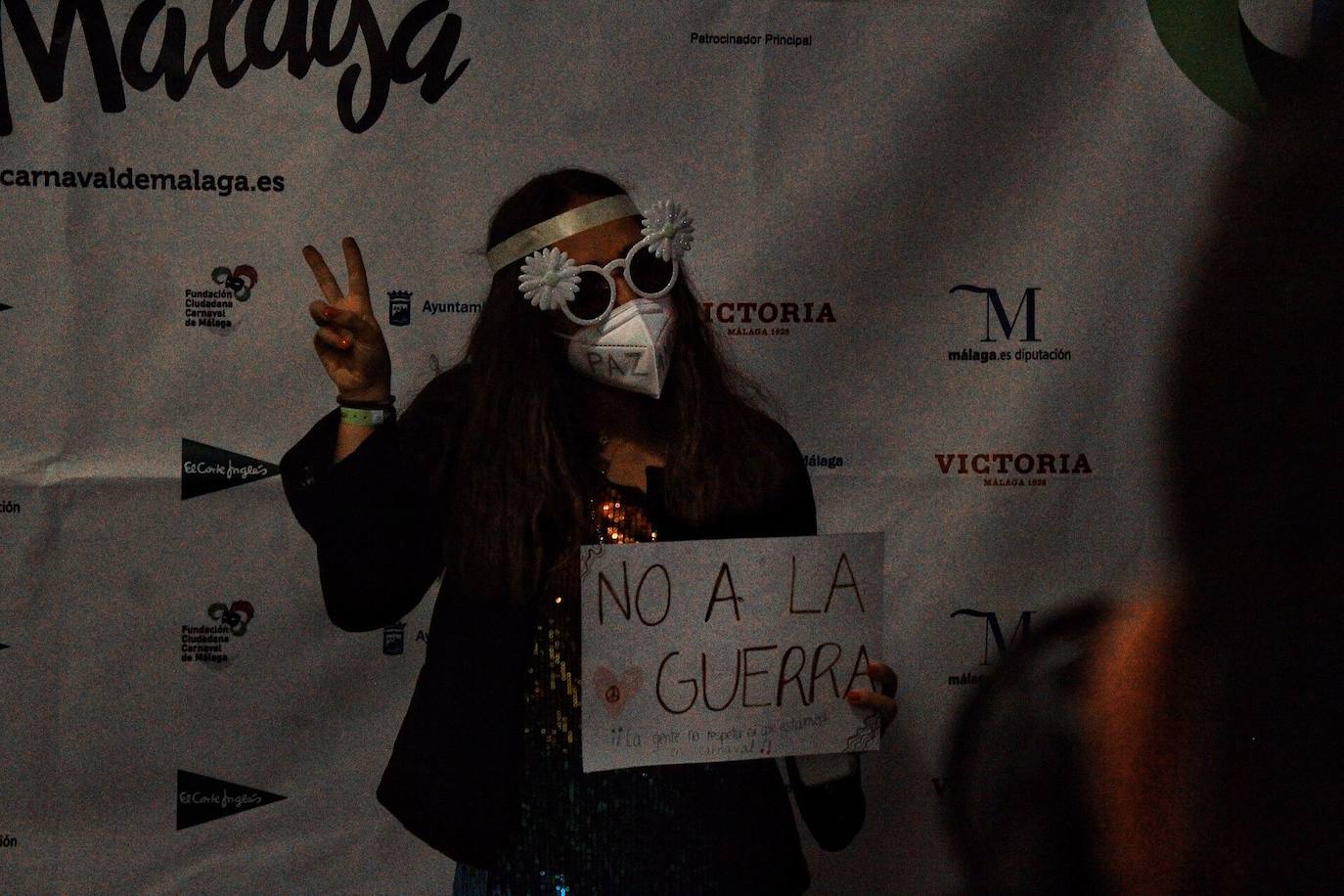 Ambiente de gran noche en la final del Carnaval en el Teatro Cervantes 