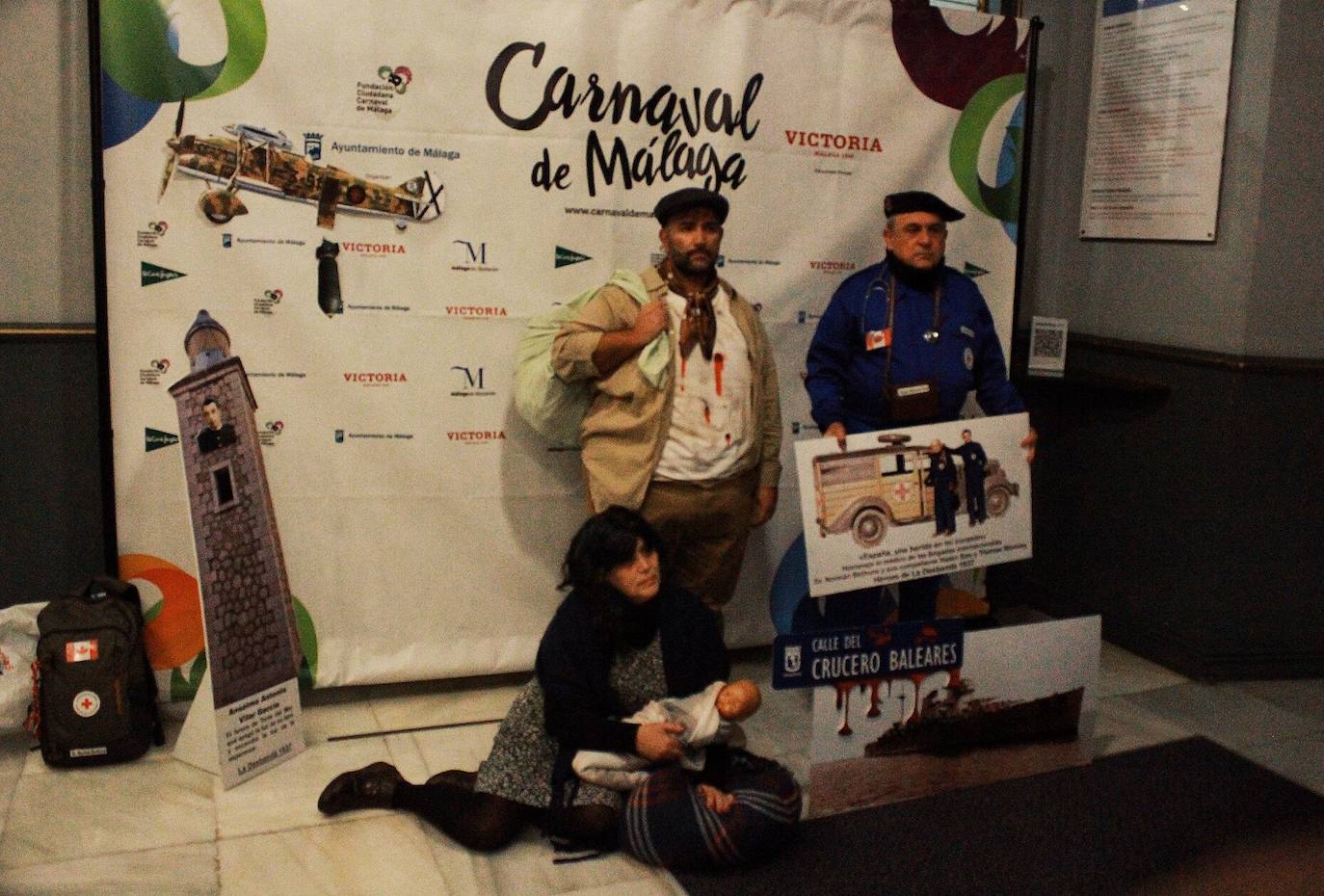 Ambiente de gran noche en la final del Carnaval en el Teatro Cervantes 