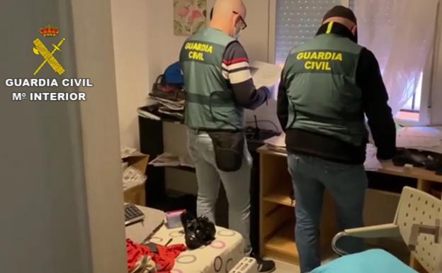 Cae una banda que estafaba a ancianos malagueños obligándoles a comprar colecciones de libros