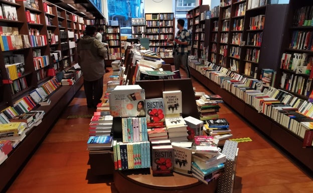 Aspecto de la planta baja de la librería este viernes, tras la reapertura. 