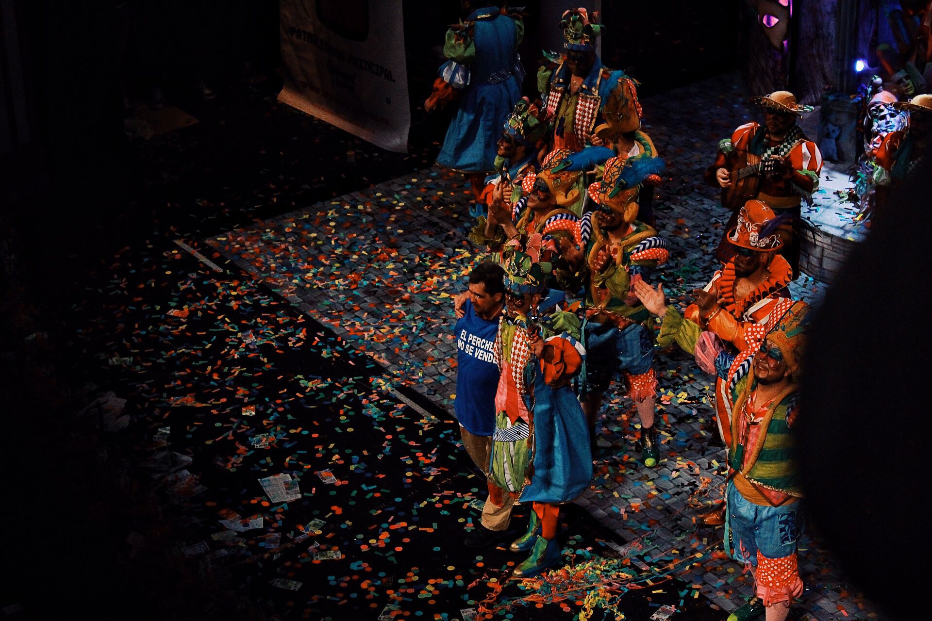 Ambiente de gran noche en la final del Carnaval en el Teatro Cervantes. Comparsa de la Peña Er Dito 