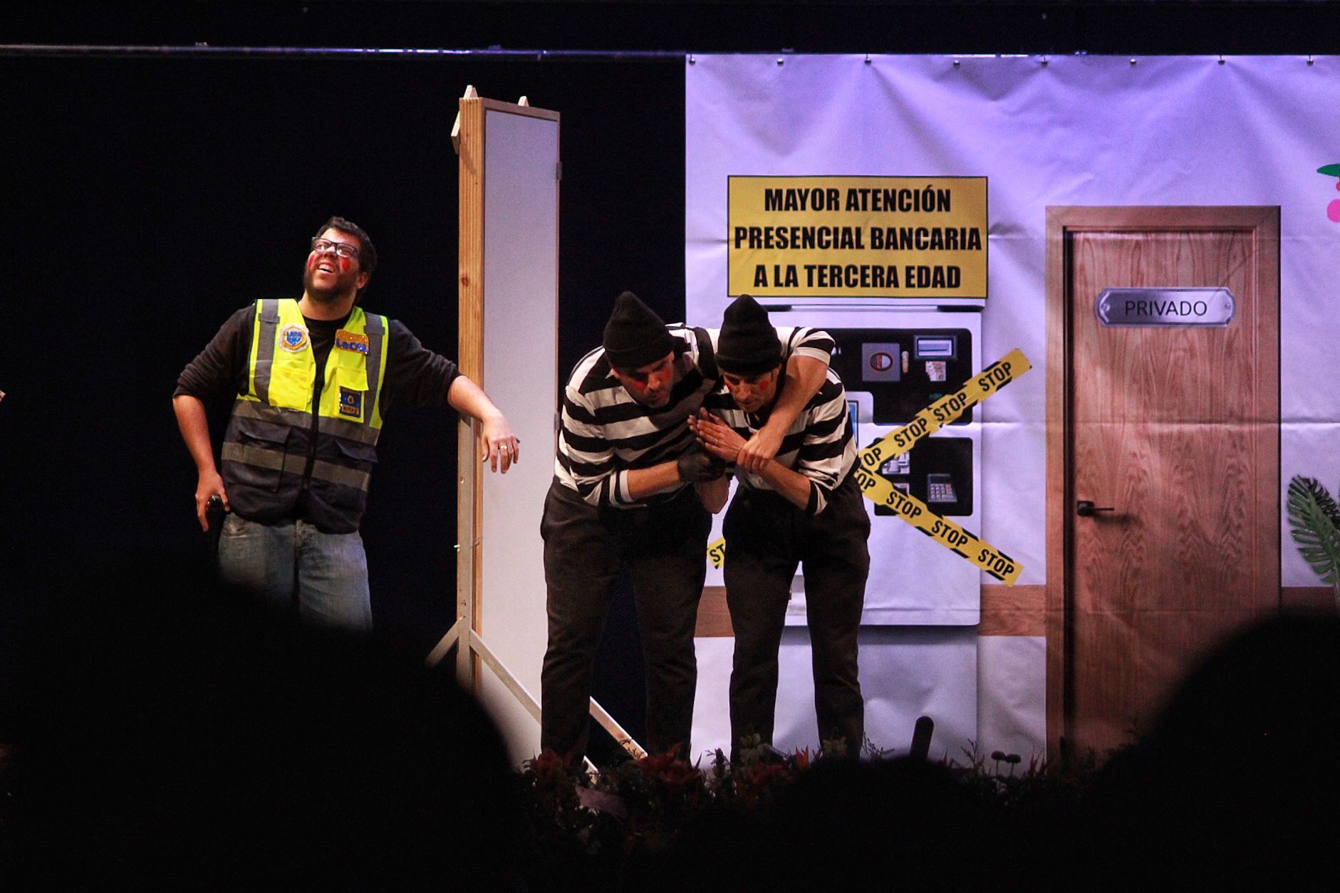 Ambiente de gran noche en la final del Carnaval en el Teatro Cervantes. Cuarteto 'La Banda Fongirola' 