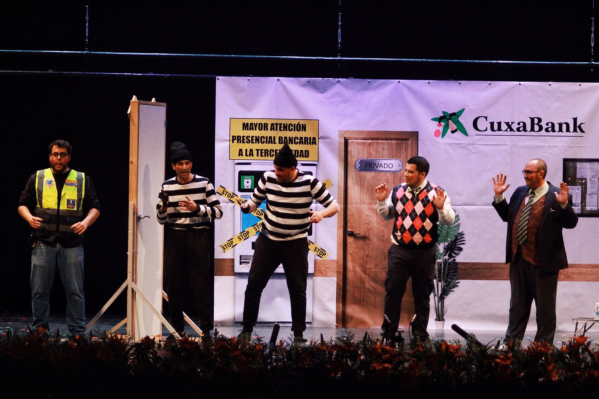 Ambiente de gran noche en la final del Carnaval en el Teatro Cervantes. Cuarteto 'La Banda Fongirola' 