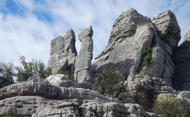 La erosión ha diseñado un auténtico laberinto de piedras en el Torcal de Antequera. 