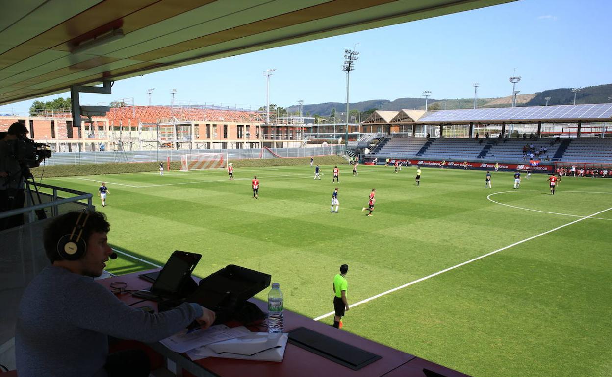 Vista general del campo de Lezama en el que jugará el Málaga el domingo contra el Amorebieta. 