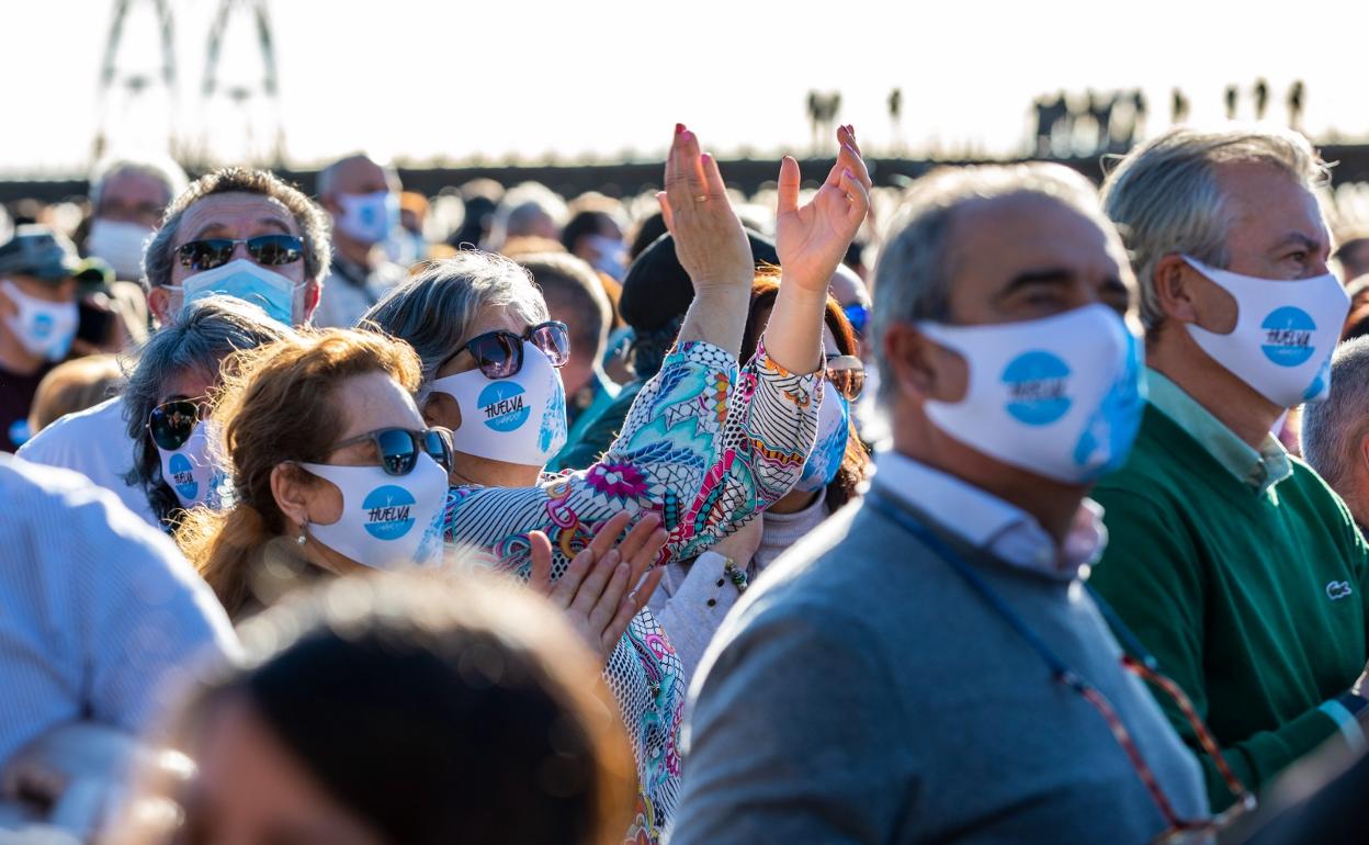 Participantes en la protesta ayer en Huelva.