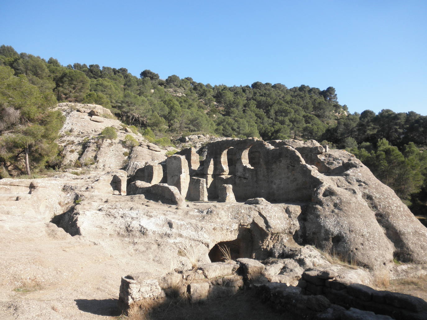 El yacimiento arqueológico de Bobastro es fundamental para entender la historia medieval de Málaga. 