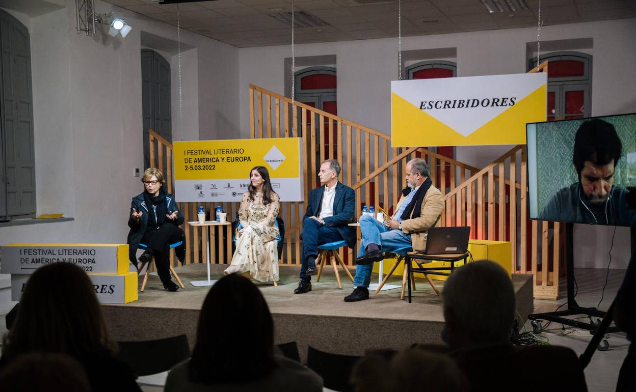 Bonnett, Freire, Soler, Franz y Cisneros, durante la mesa redonda en La Térmica.