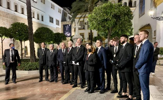 Imagen principal - Viacrucis por el Casco Antiguo de Marbella, antesala de una esperada Semana Santa