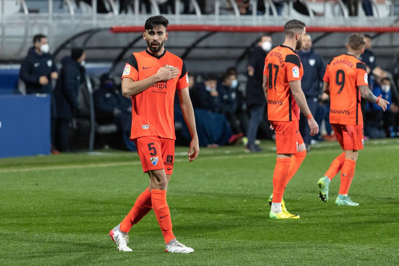 El Málaga gana en su visita al Amorebieta (1-2). 