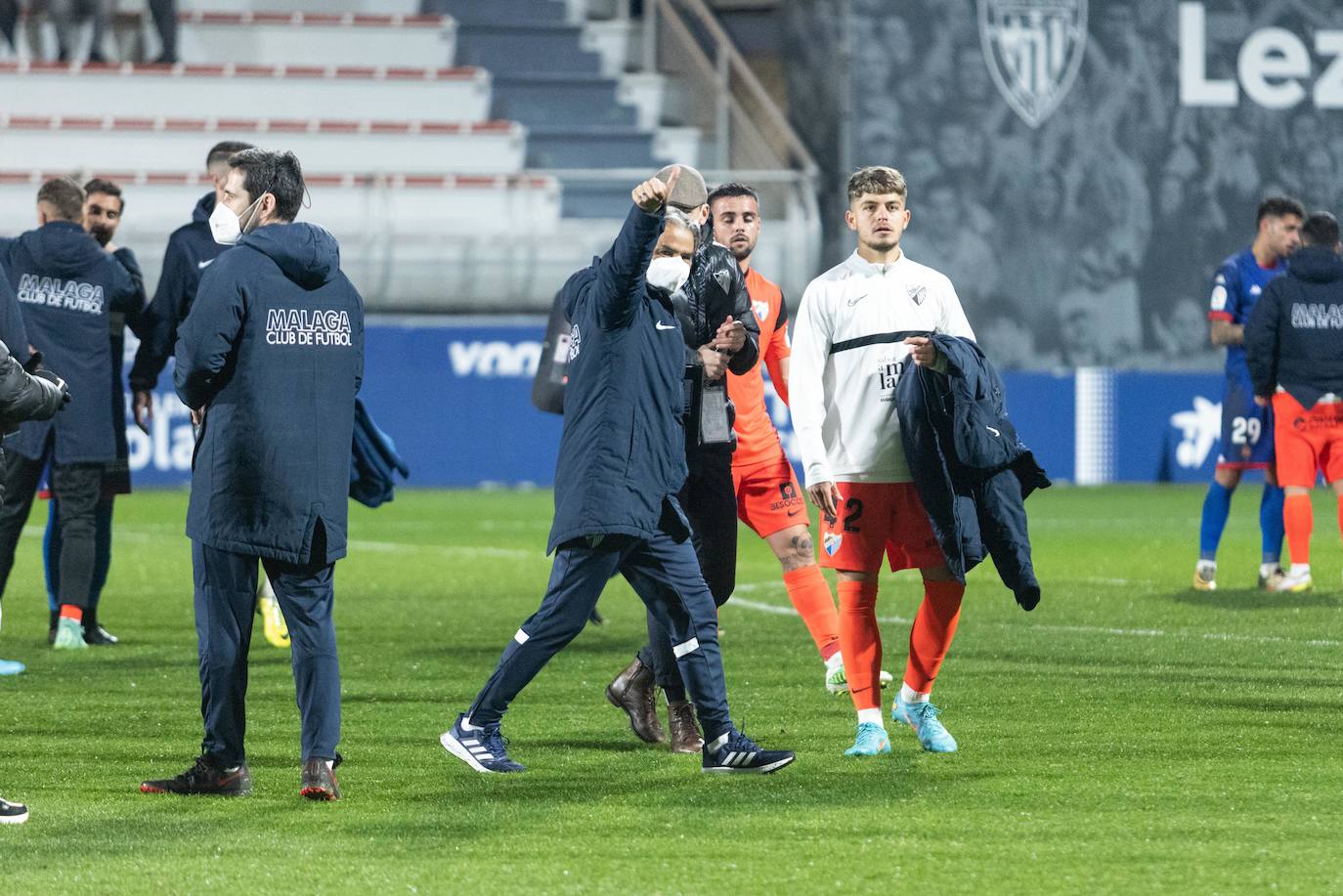 El Málaga gana en su visita al Amorebieta (1-2). 