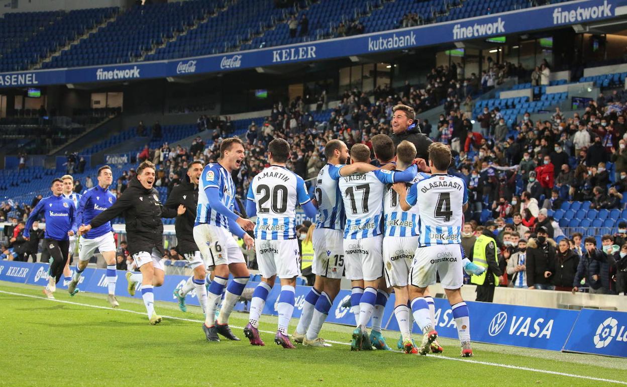 Los jugadores del 'Sanse' celebran este lunes el segundo gol contra el Sporting. 