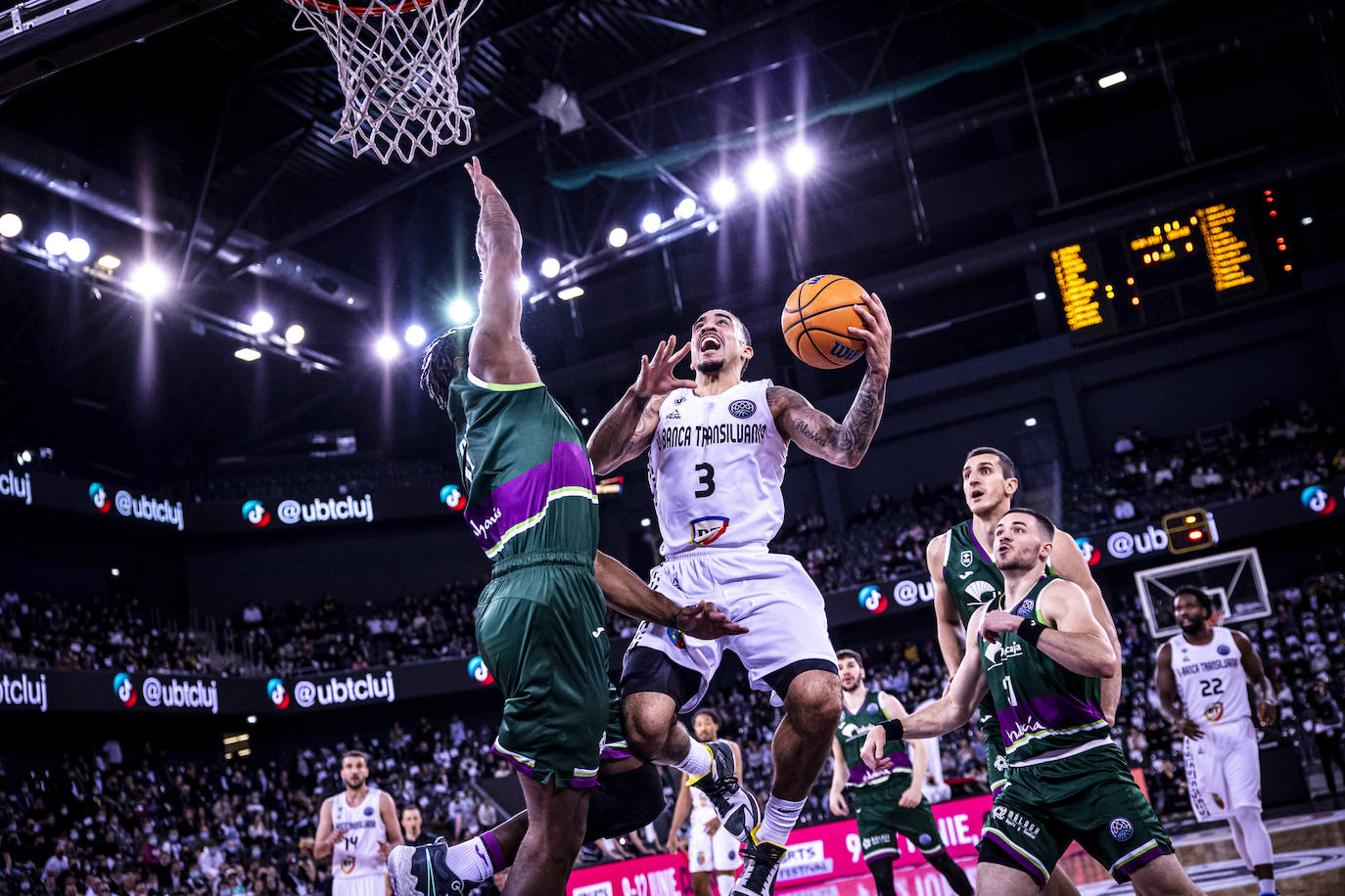 Fotos: Las mejores imágenes de la victoria del Unicaja en la cancha del Cluj (70-86)