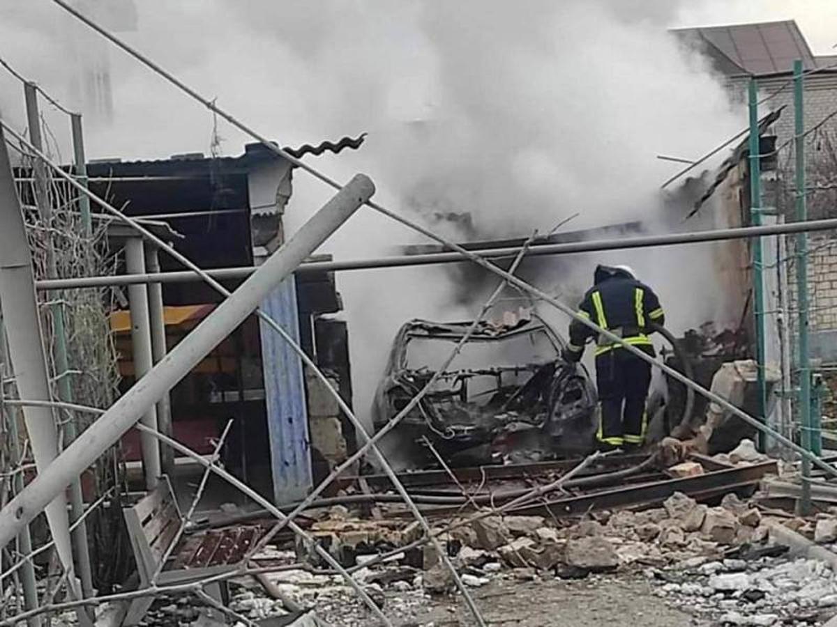 Una casa dañana tras un bombardeo.