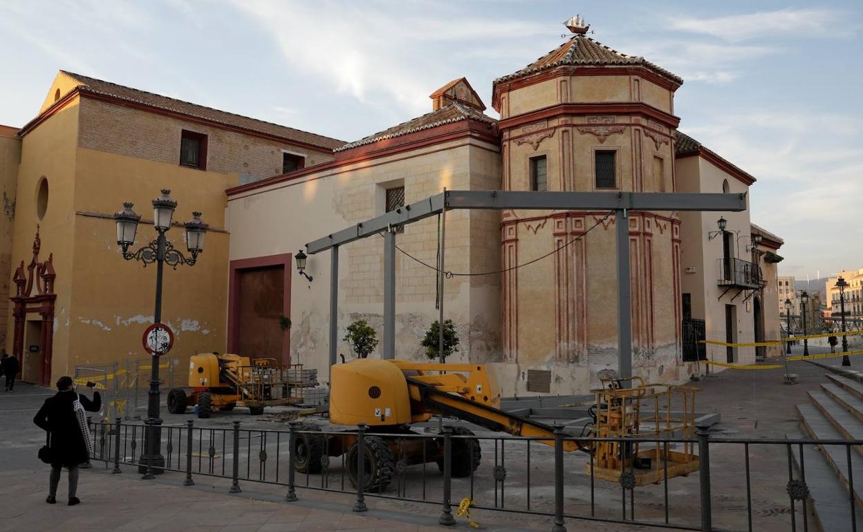 Aspecto del eje central de la pérgola instalada junto a la iglesia de Santo Domingo. 