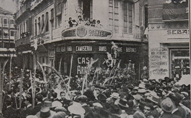 La Pollinica, en la plaza de la Constitución, en 1915. 