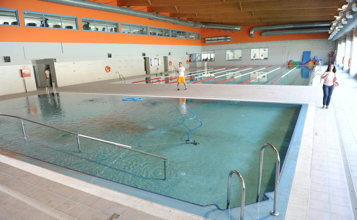 Marbella y Estepona exigen la reapertura de las piscinas de los centros  Supera Fuente Nueva y José Ramón de la Morena | Diario Sur