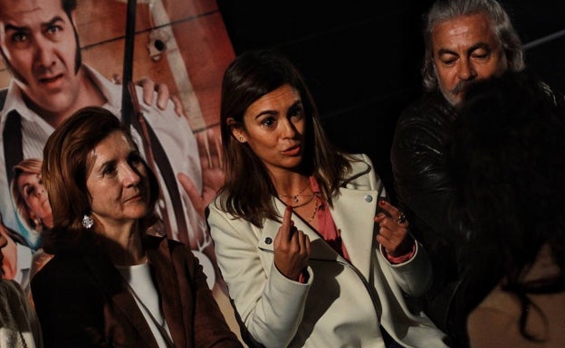 Teresa Arbolí, Carme Canivell y José Chaves, parte del elenco de 'El mundo es vuestro'.