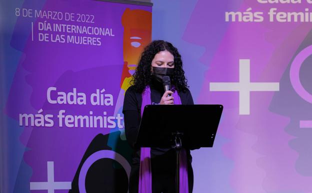 Imagen principal - «Como universidad tenemos que ser una comunidad con valores de igualdad, de equidad y de sororidad»