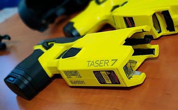 La Policía Nacional empezará a utilizar las pistolas eléctricas, una demanda histórica de los agentes para evitar tiroteos