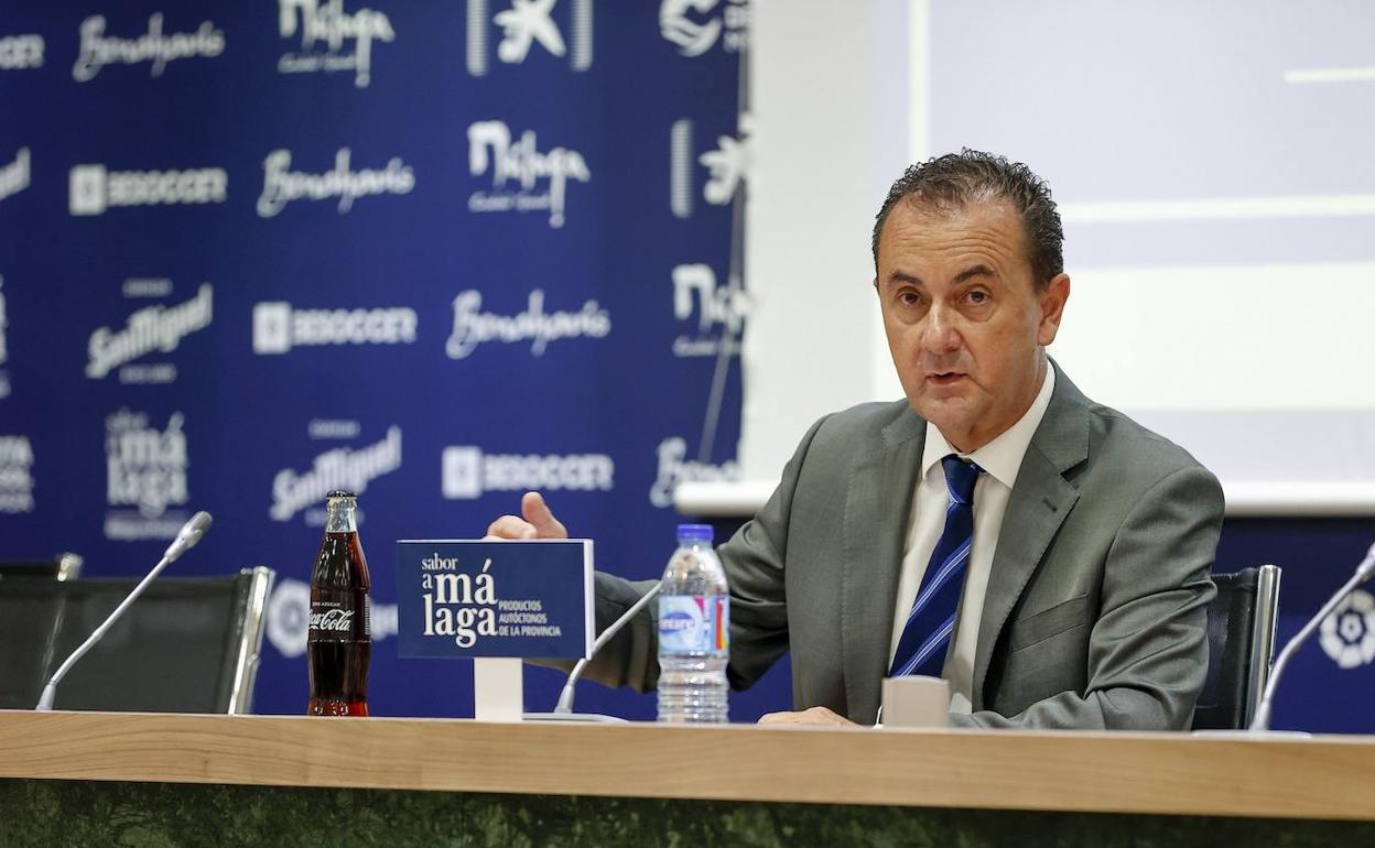 José María Muñoz, en una comparecencia en la sala de prensa de La Rosaleda. 