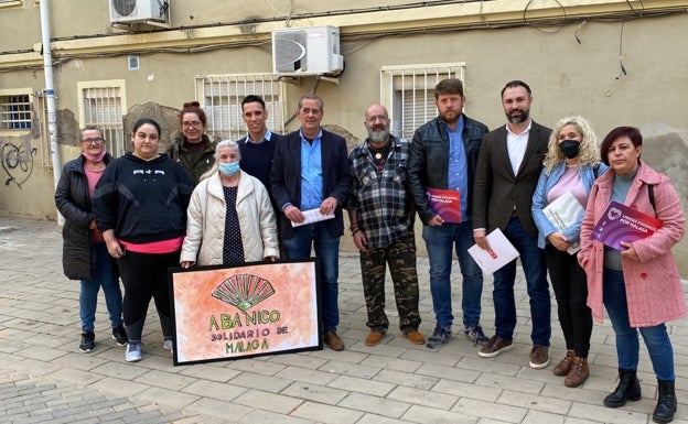 Los vecinos junto a los ediles Orellana, Sguiglia, Ruiz Araujo, Ramos y Macías, en Santa Julia. 