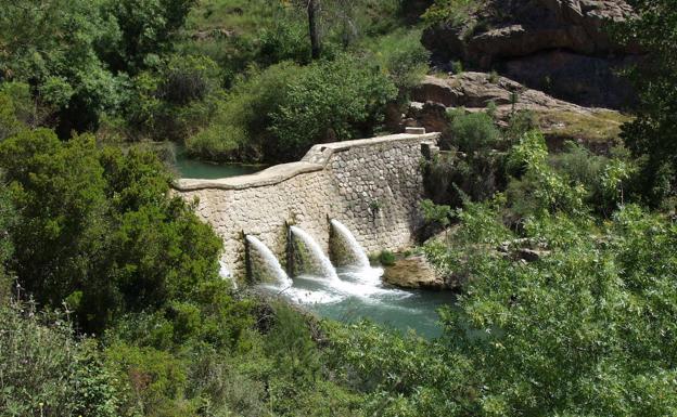 Presa del Dique, en el río Turón (El Burgo). 